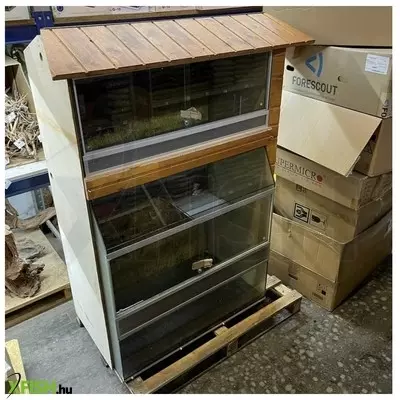 Egyéb vegyes állványos terrárium rendszer 2db terráriummal üzlethelyiségbe, kiállításra, házi használatra (használt)